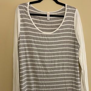 Lularoe Lynnae longsleeve top